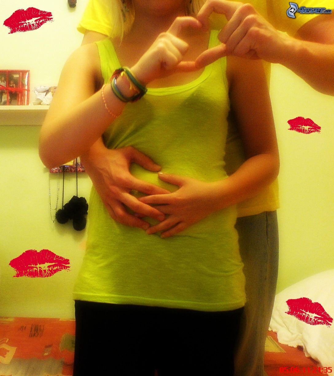[obrazky.4ever.sk] chlapec a dievca, laska, objatie, srdce, pusinky 148763